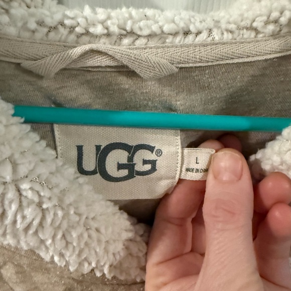 UGG Kayla Quilted Hoodie Oatmeal Heather Color - Picture 5 of 11